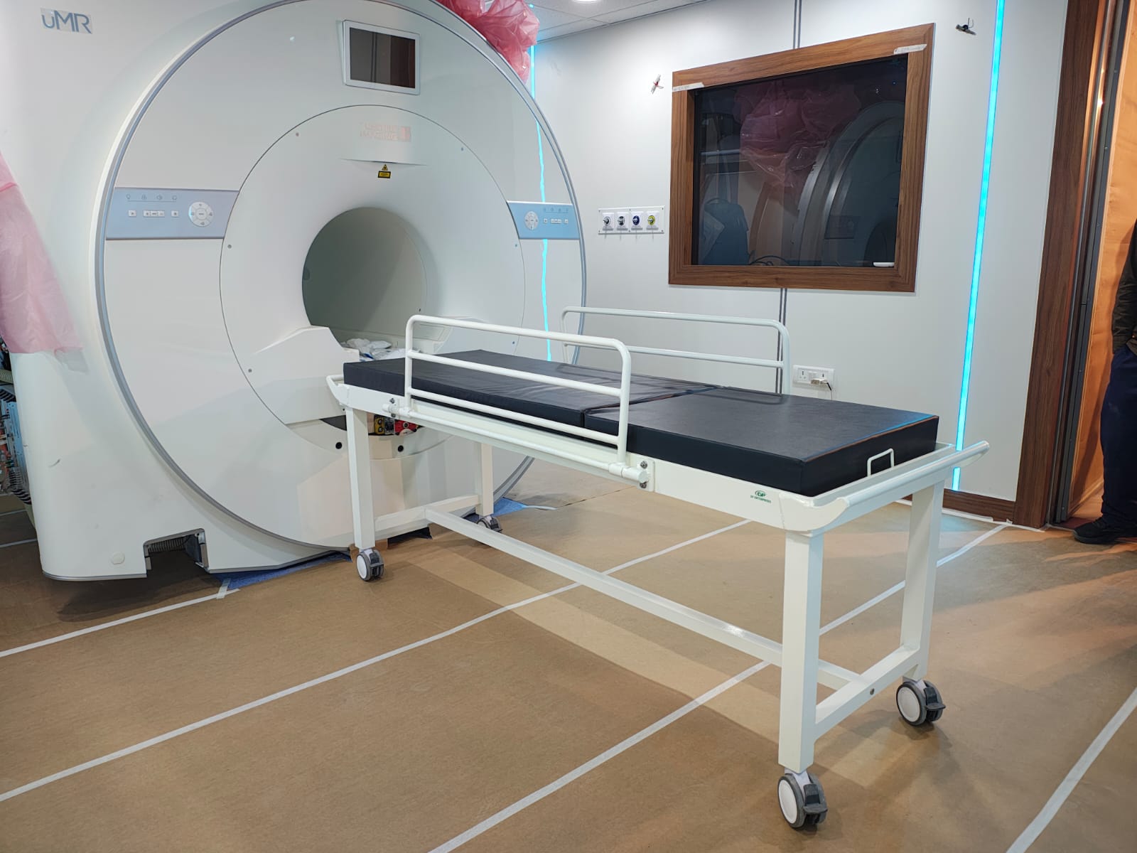 MRI-Compatible Mobility Stretcher